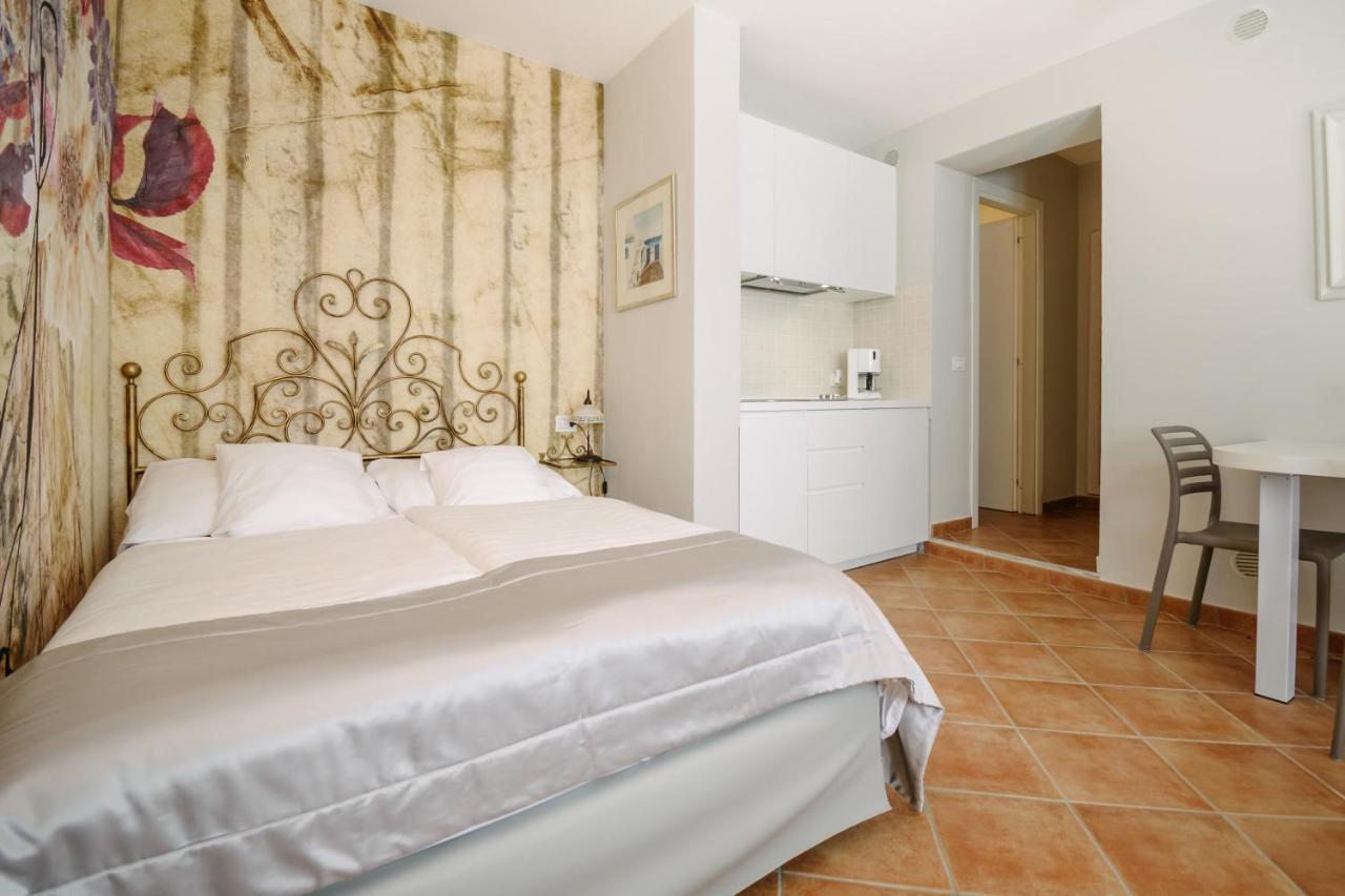 Charming Moment Di Villa Porta - Residenza Leonardo Luino Exterior photo